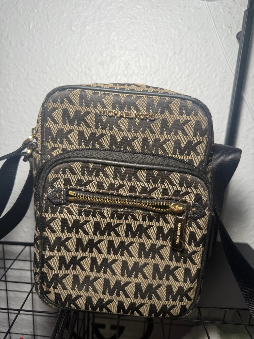 Michael Kors MK Signature Logo Crossbody Bag – Beige/Black Jacquard Flight Bag